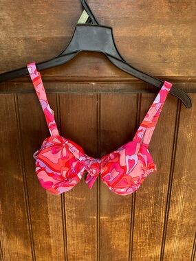 Pink Lily Bikini Top, size XS, VEUC